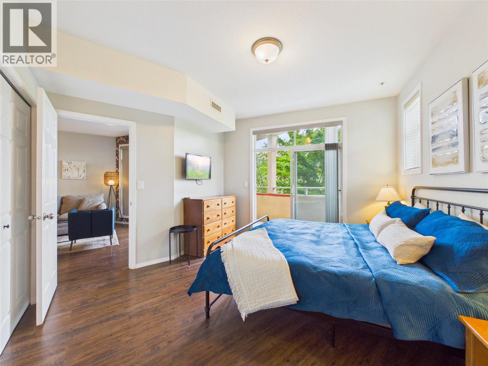 302 1088 Sunset Drive, Kelowna