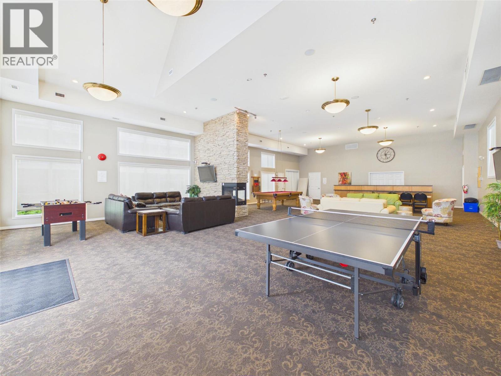 302 1088 Sunset Drive, Kelowna