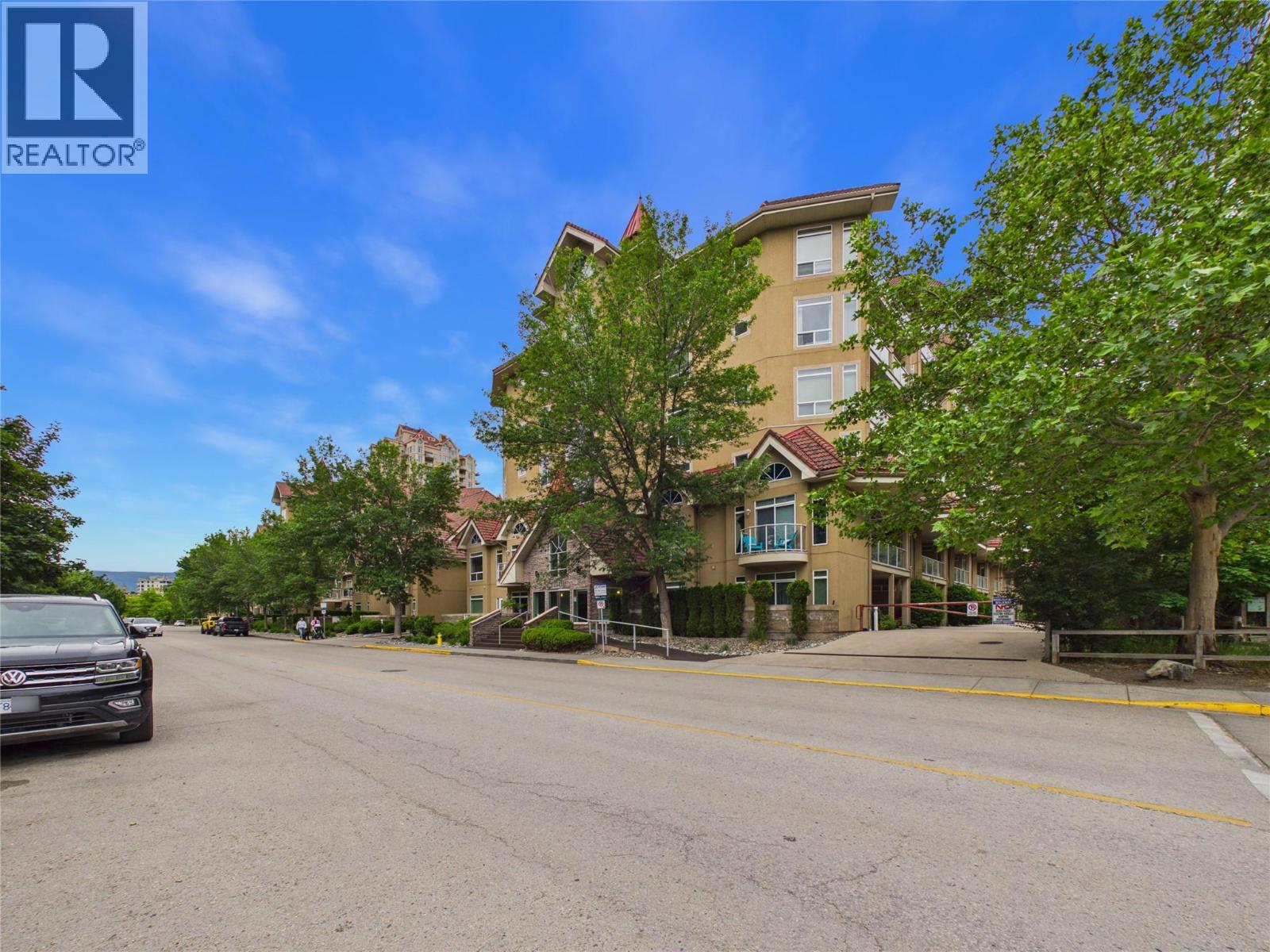 302 1088 Sunset Drive, Kelowna