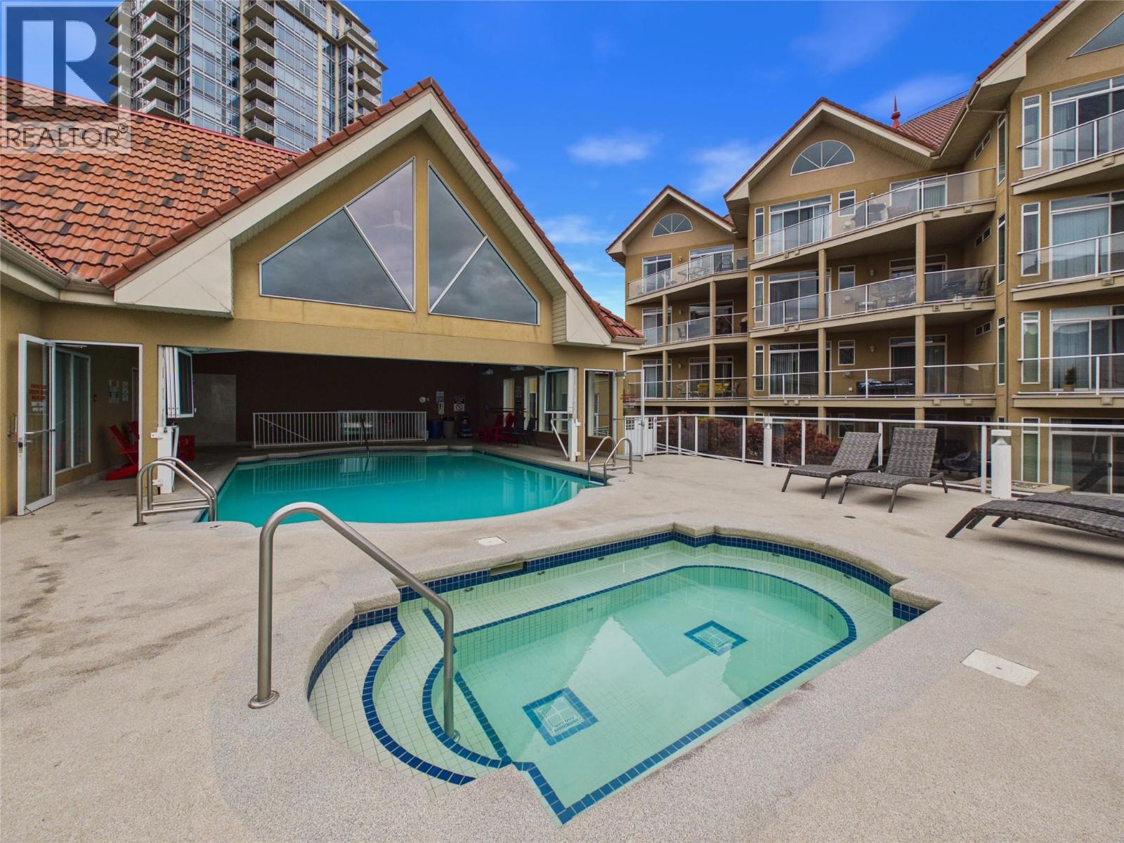 302 1088 Sunset Drive, Kelowna