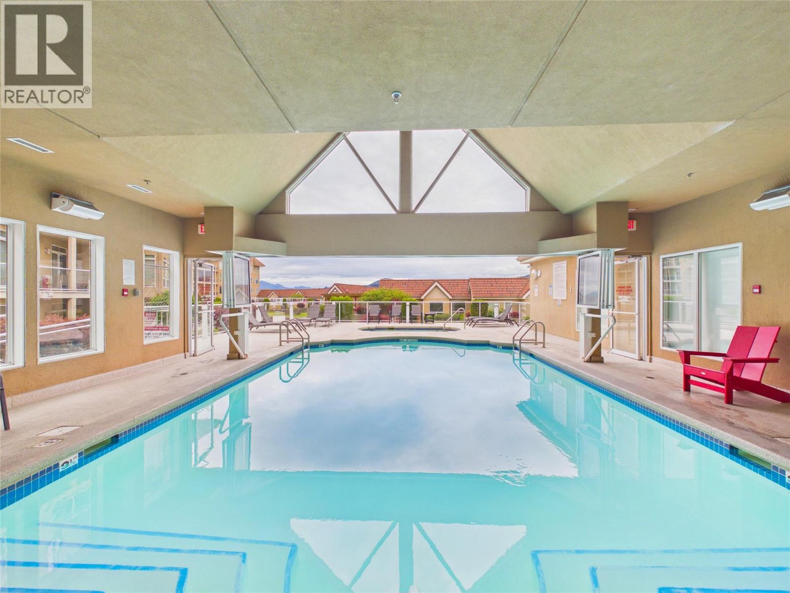 302 1088 Sunset Drive, Kelowna