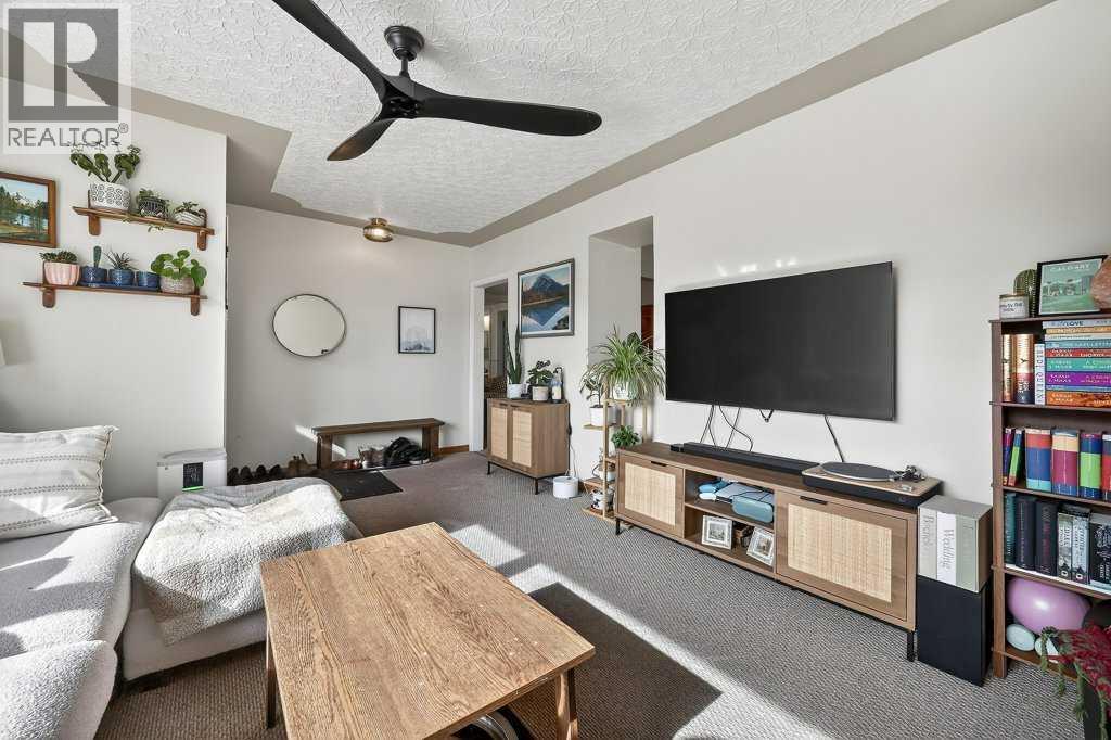 136 32 Avenue NE - 4