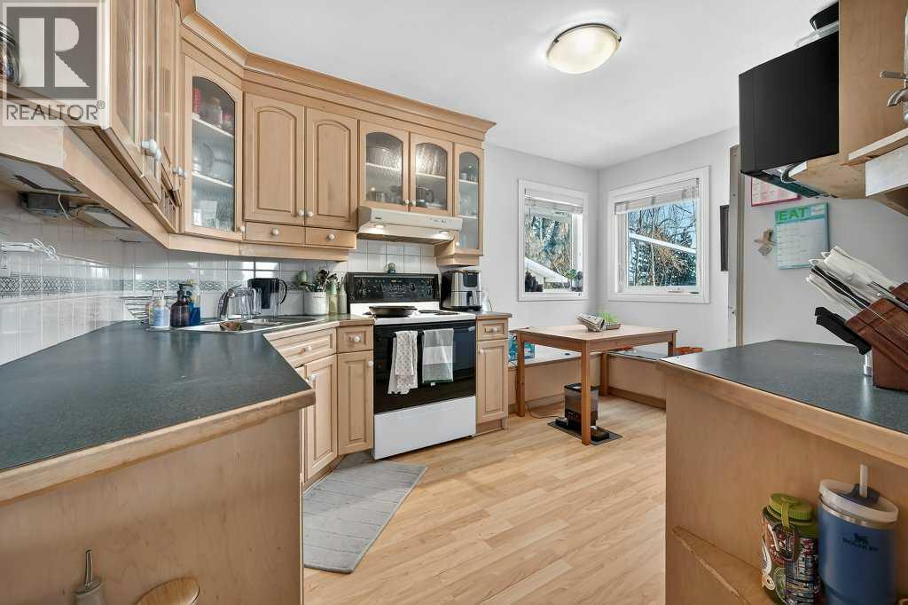 136 32 Avenue NE - 10