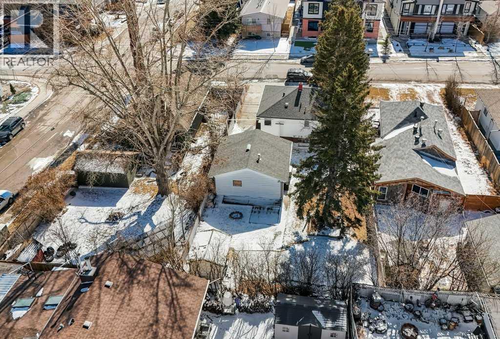 136 32 Avenue NE - 27