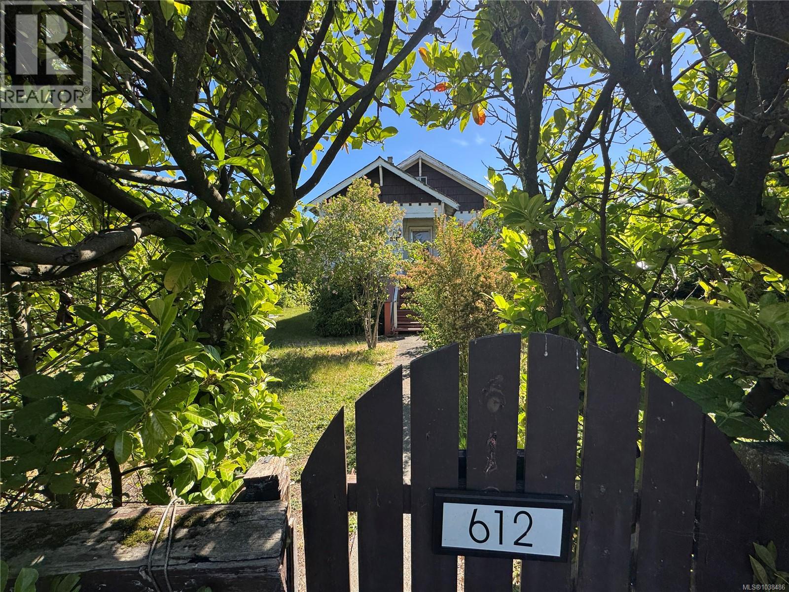 612 Hamilton Ave - 3
