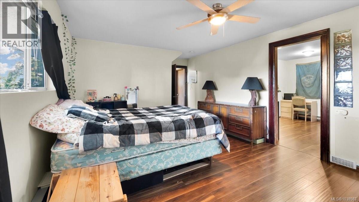 2348 French Rd N - 44