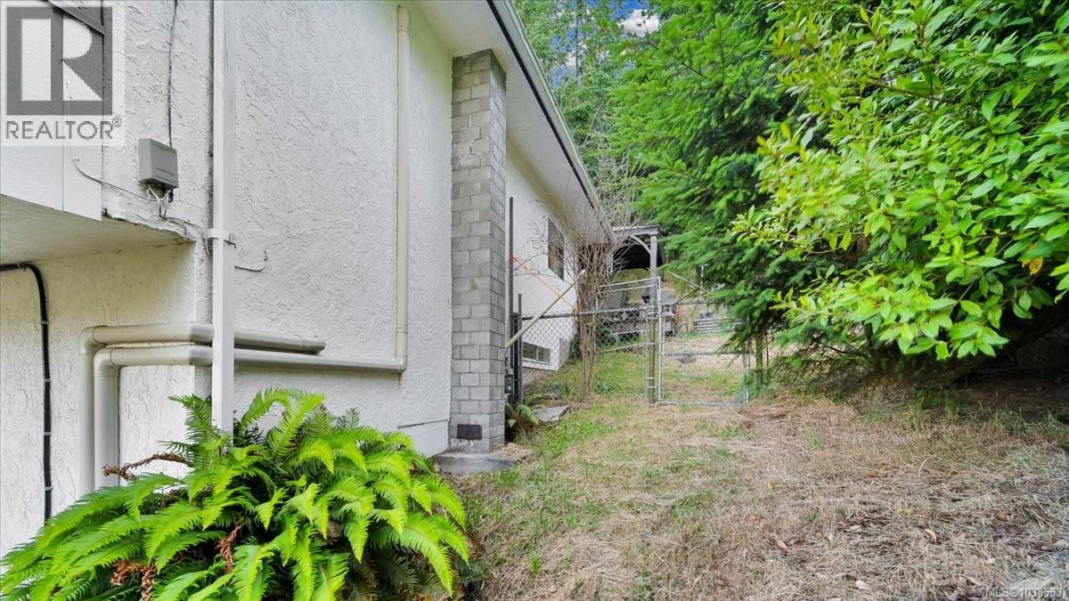 2348 French Rd N - 82