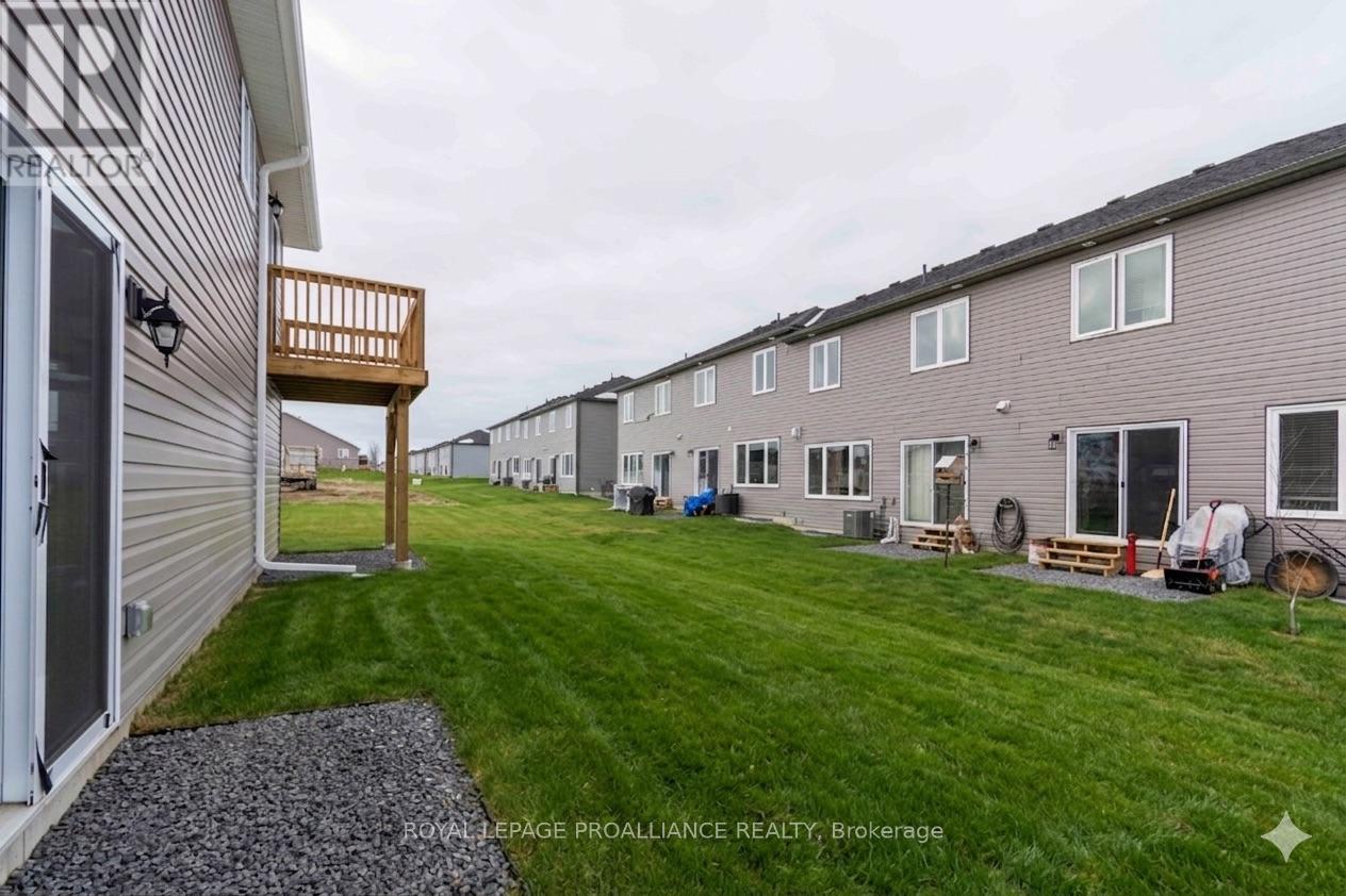 70 STIRLING CRESCENT - 27