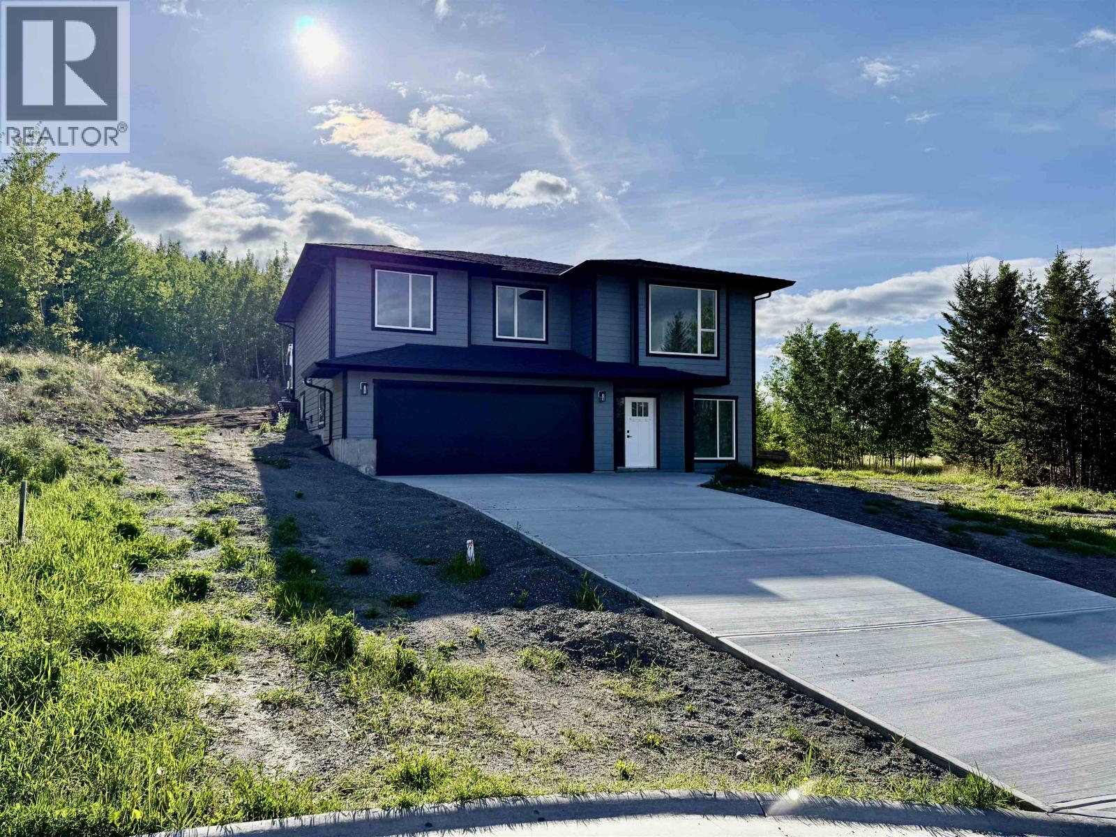 905 SPRUCE Place - main photo