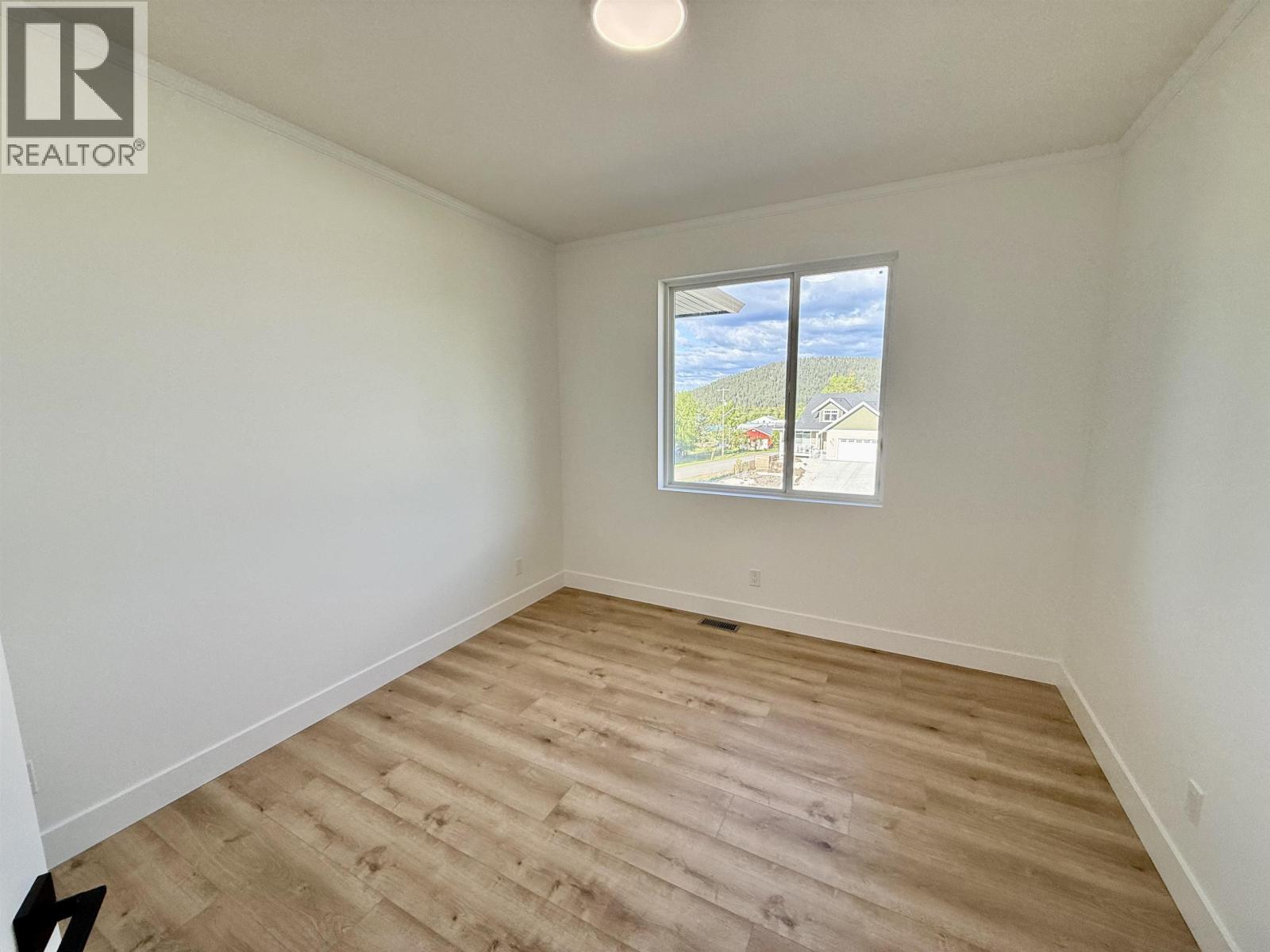 905 SPRUCE PLACE - 16
