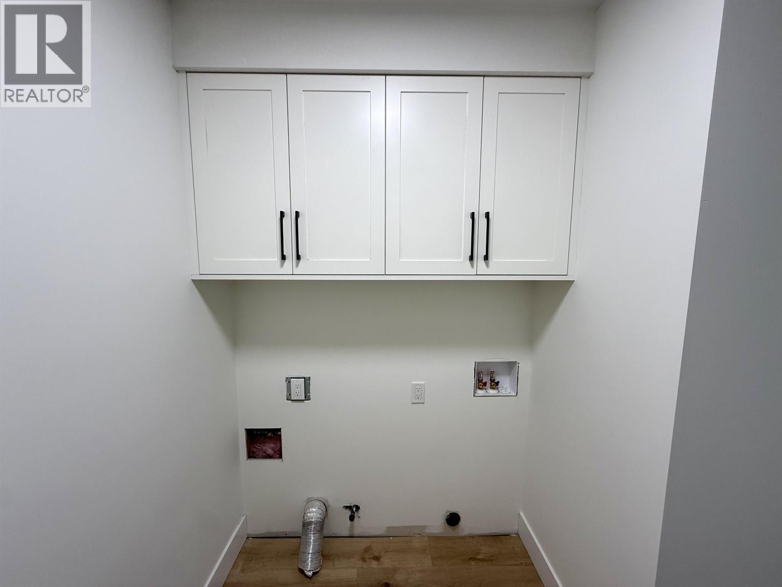 905 SPRUCE PLACE - 9