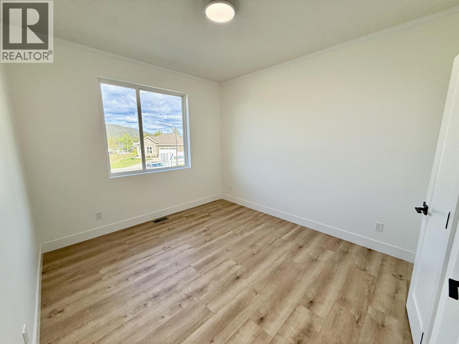 905 SPRUCE PLACE - 18