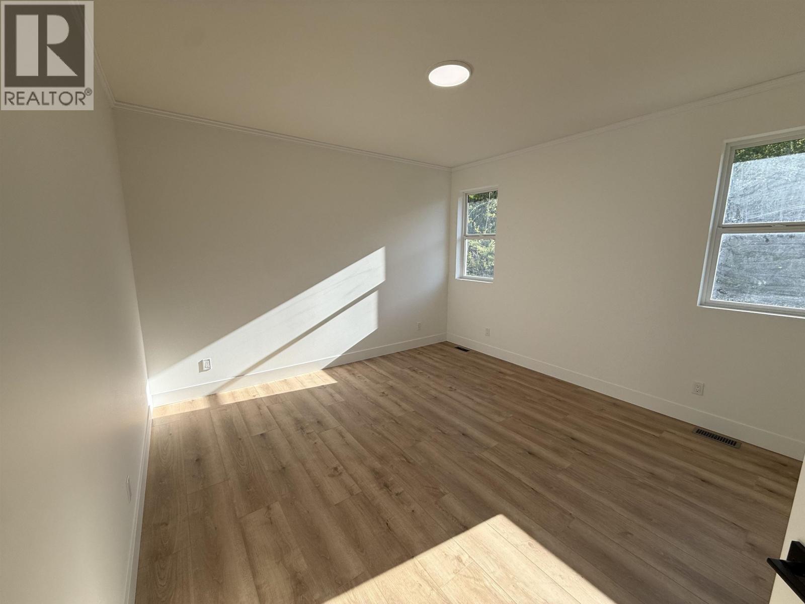 905 SPRUCE PLACE - 19