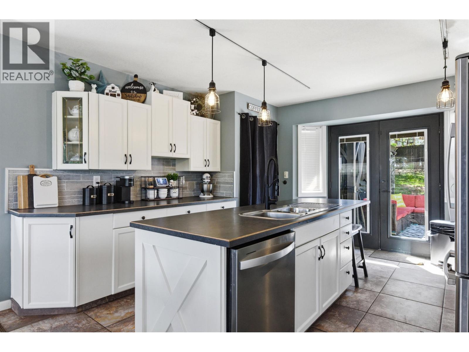 77 RIDGEWOOD PLACE - 16
