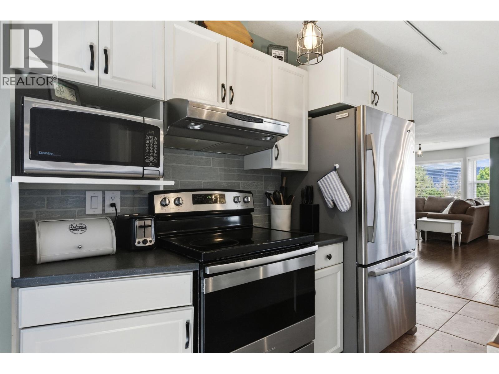 77 RIDGEWOOD PLACE - 19