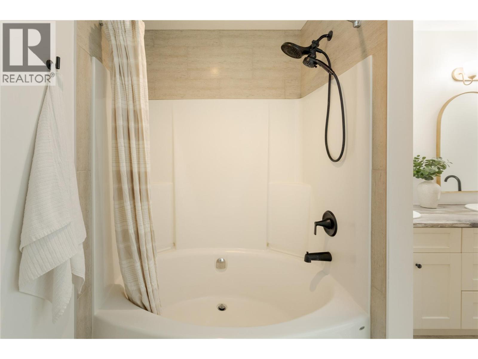  1209 Bergamot Avenue, Kelowna