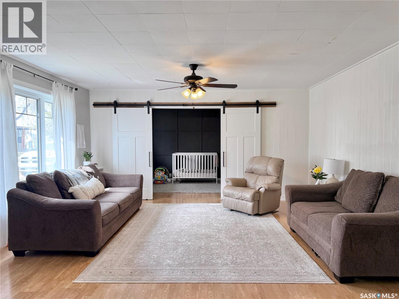 211 Pangman STREET - 11