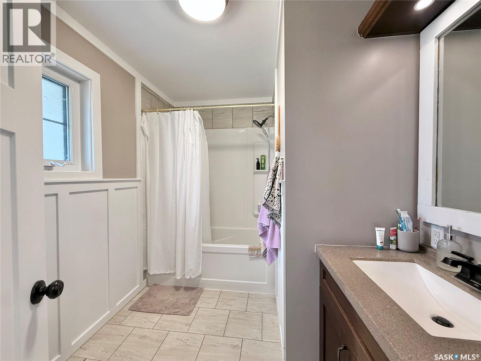 211 Pangman STREET - 21