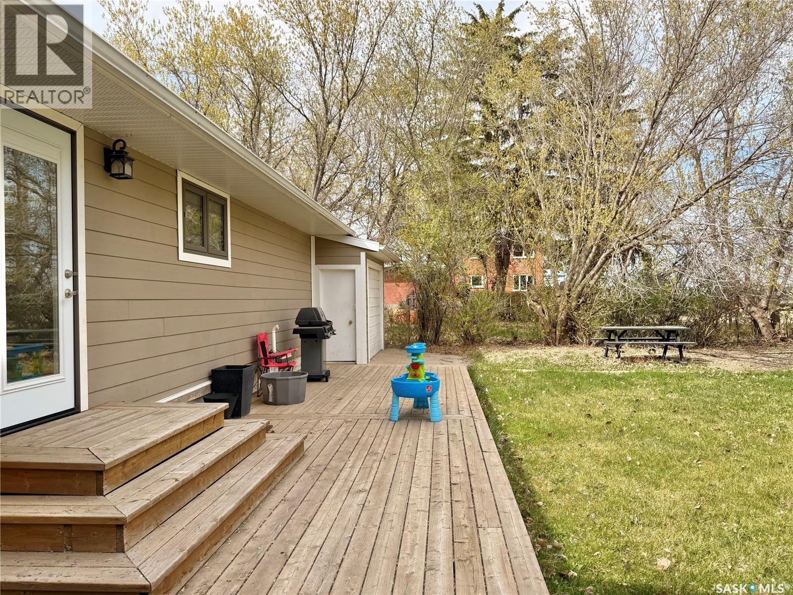 211 Pangman STREET — photo 30