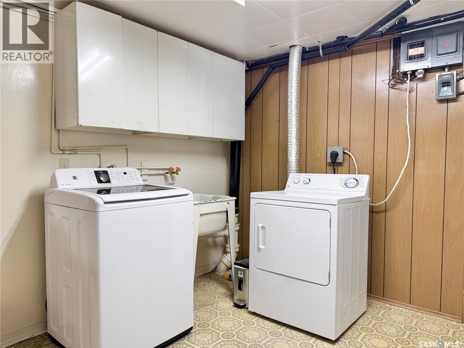 211 Pangman STREET - 30