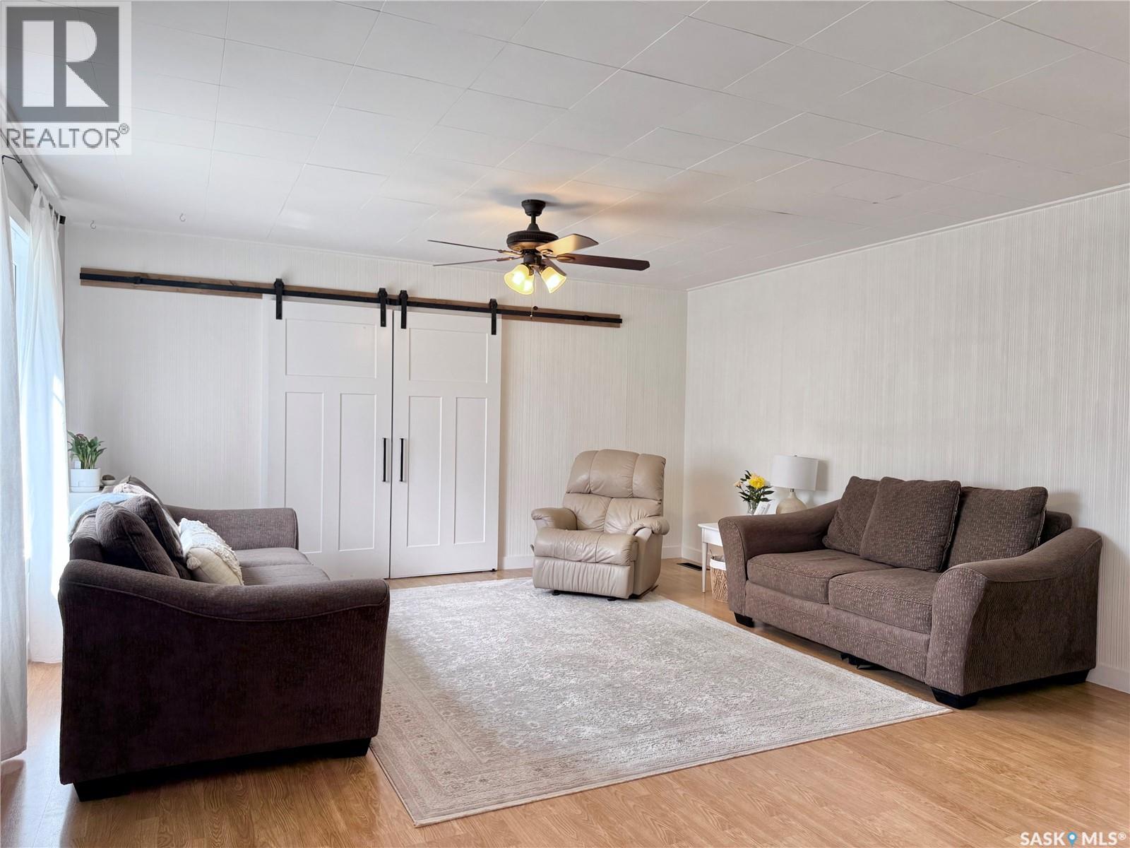 211 Pangman STREET - 4
