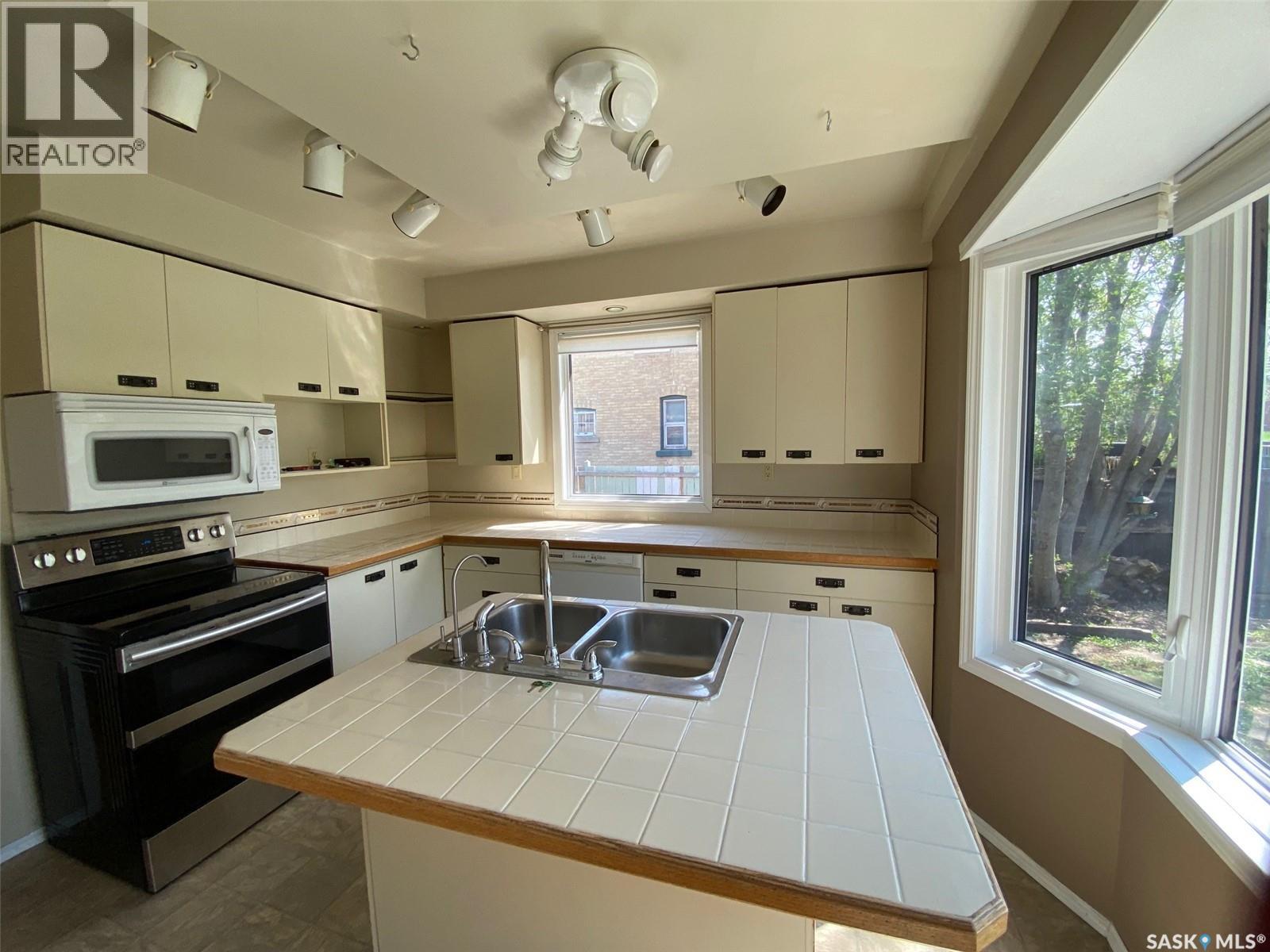 210 First AVENUE - Image 3
