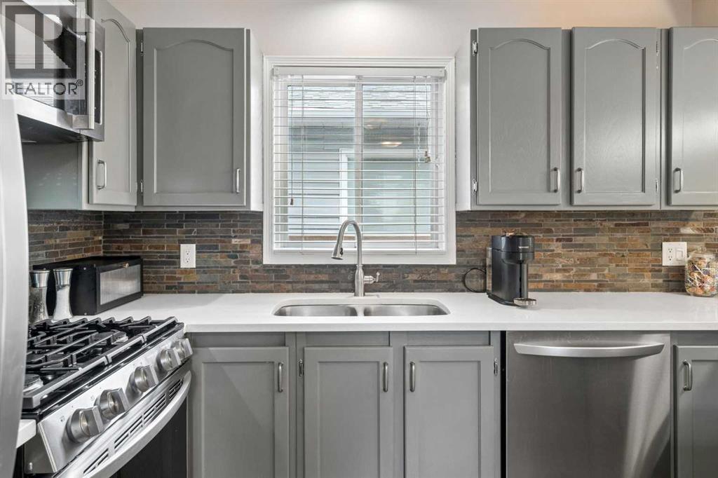 1840 33 Avenue SW - 10