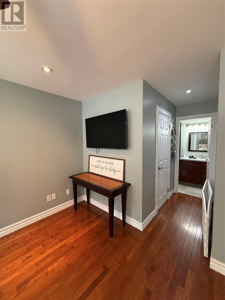 20 McDonald Crescent - 20