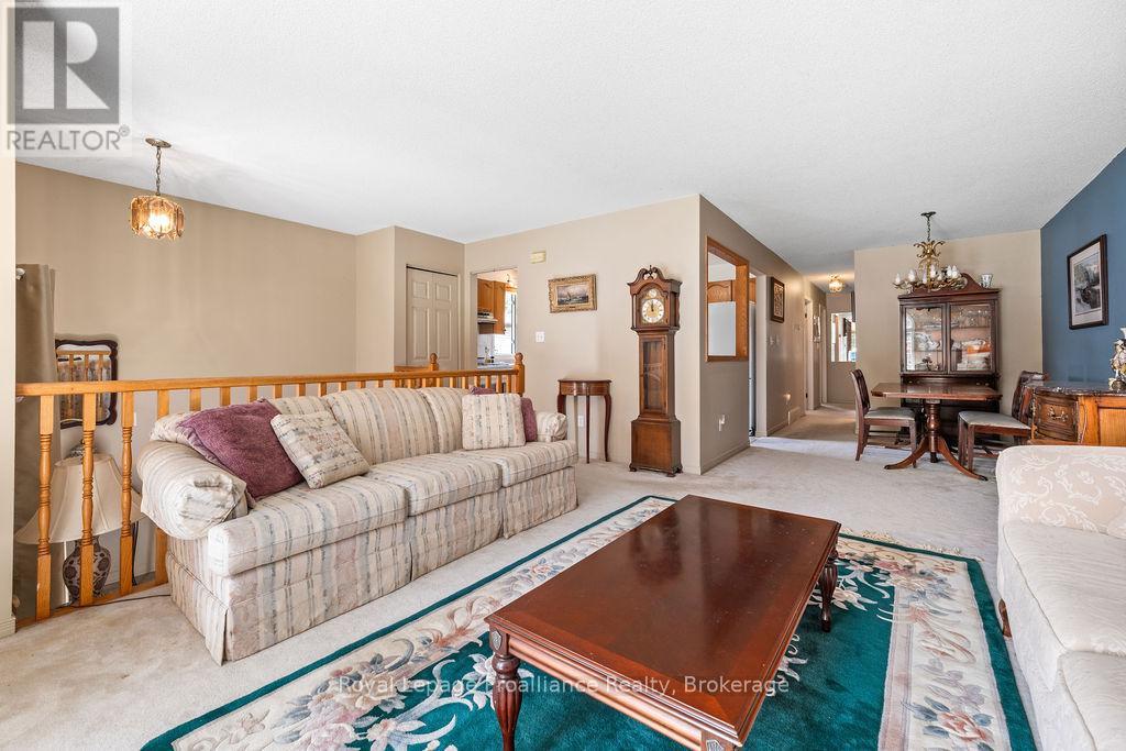 611 BARNSLEY CRESCENT - 11