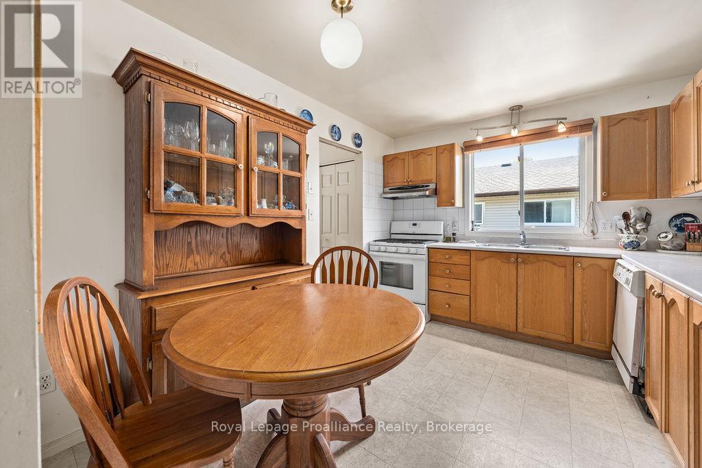 611 BARNSLEY CRESCENT - 14