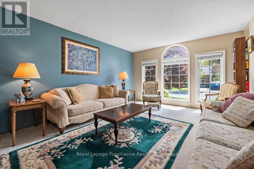 611 BARNSLEY CRESCENT - Image 2
