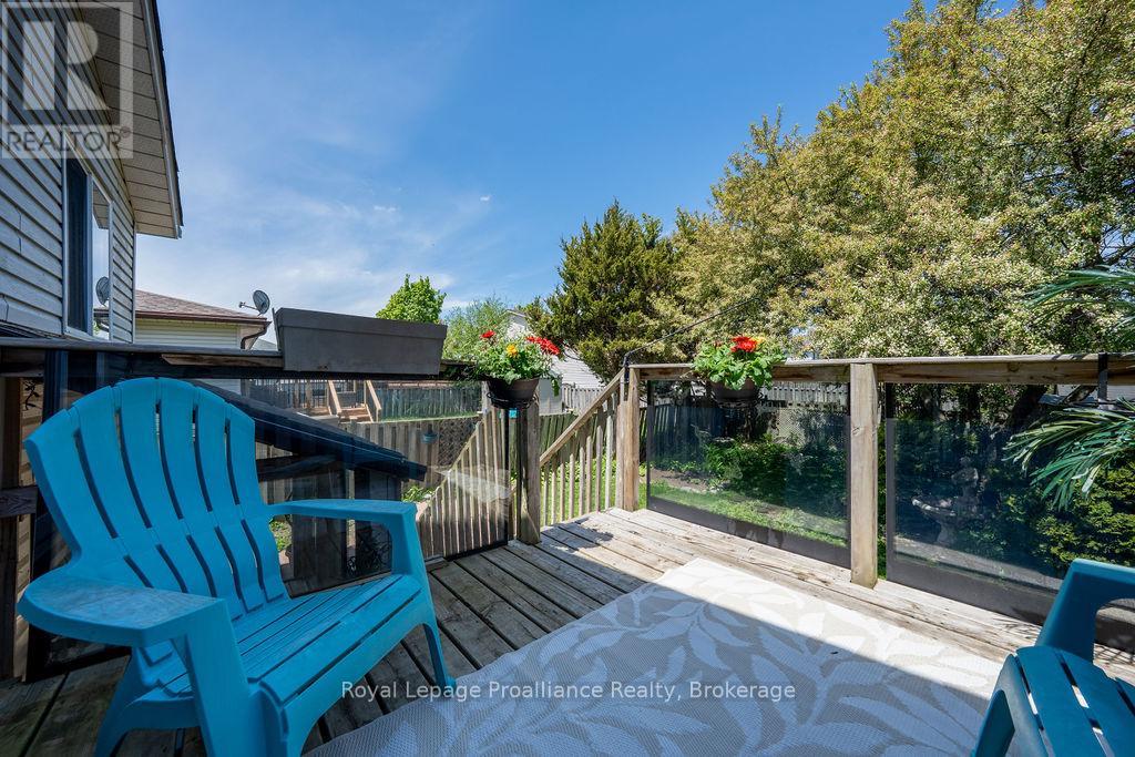 611 BARNSLEY CRESCENT - 22