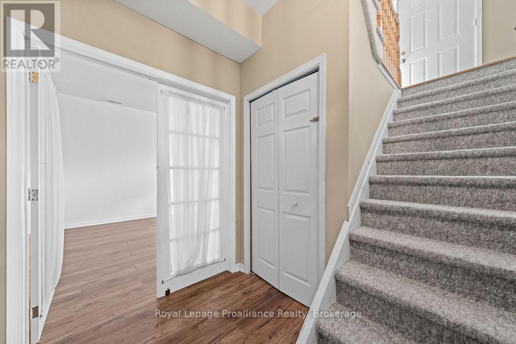 611 BARNSLEY CRESCENT - 27
