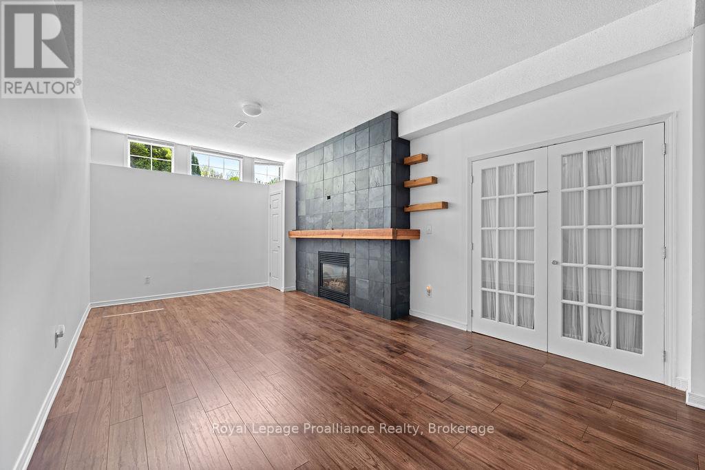 611 BARNSLEY CRESCENT - 28