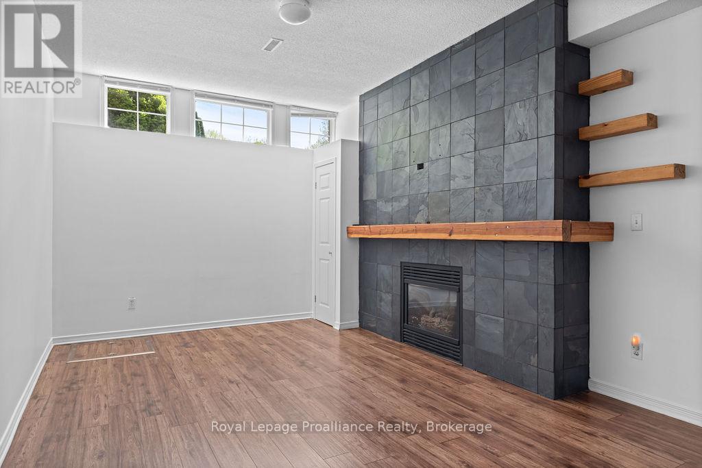611 BARNSLEY CRESCENT - 29