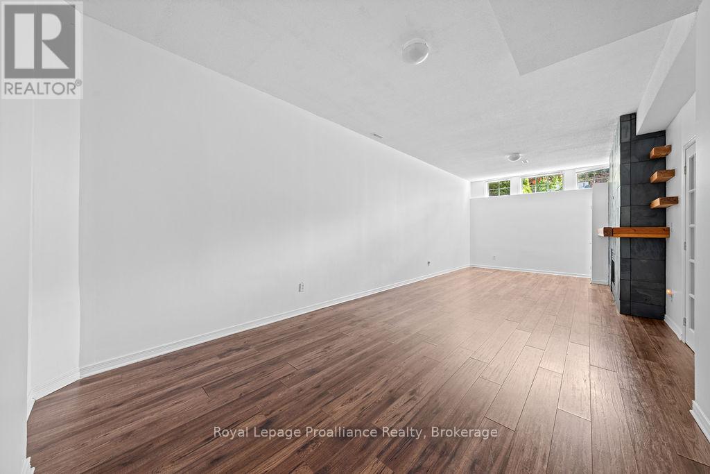 611 BARNSLEY CRESCENT - 32