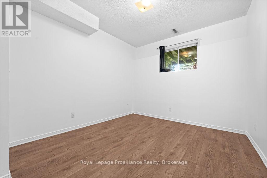 611 BARNSLEY CRESCENT - 33
