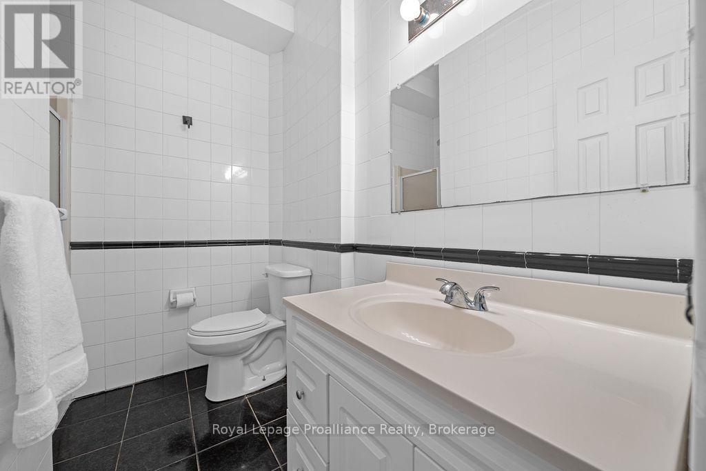 611 BARNSLEY CRESCENT - 35