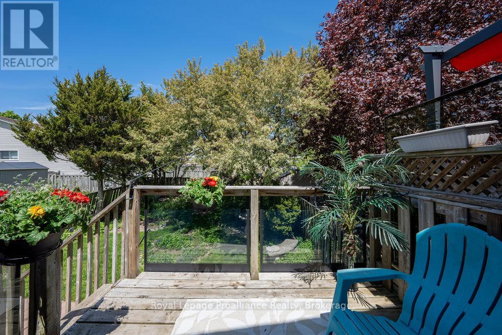 611 BARNSLEY CRESCENT - 4
