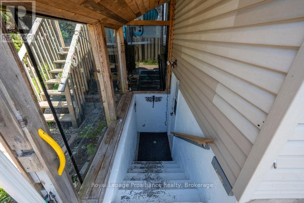 611 BARNSLEY CRESCENT - 40