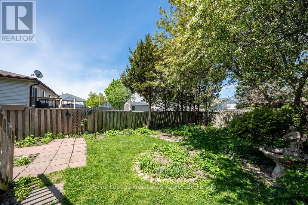611 BARNSLEY CRESCENT - 43