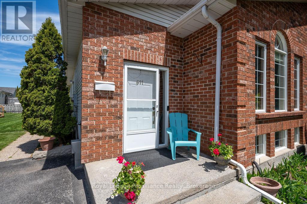 611 BARNSLEY CRESCENT - 6