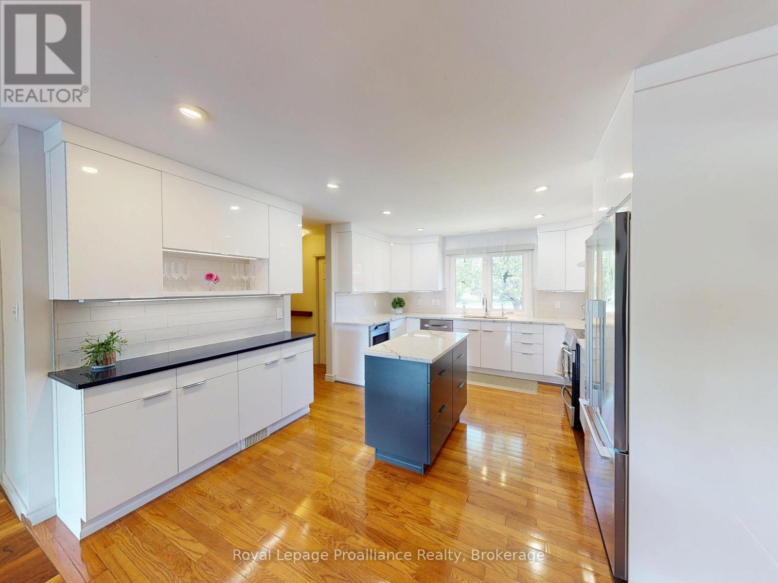 100 BAY BREEZE STREET - 16