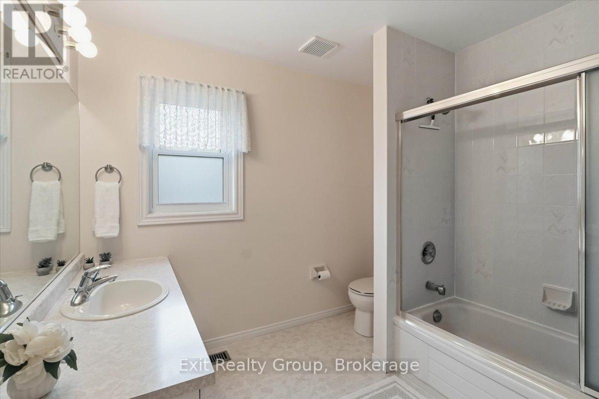 472 DUNDAS STREET W - 21