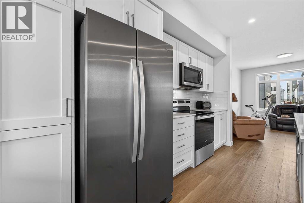8562 19 Avenue SE - 9