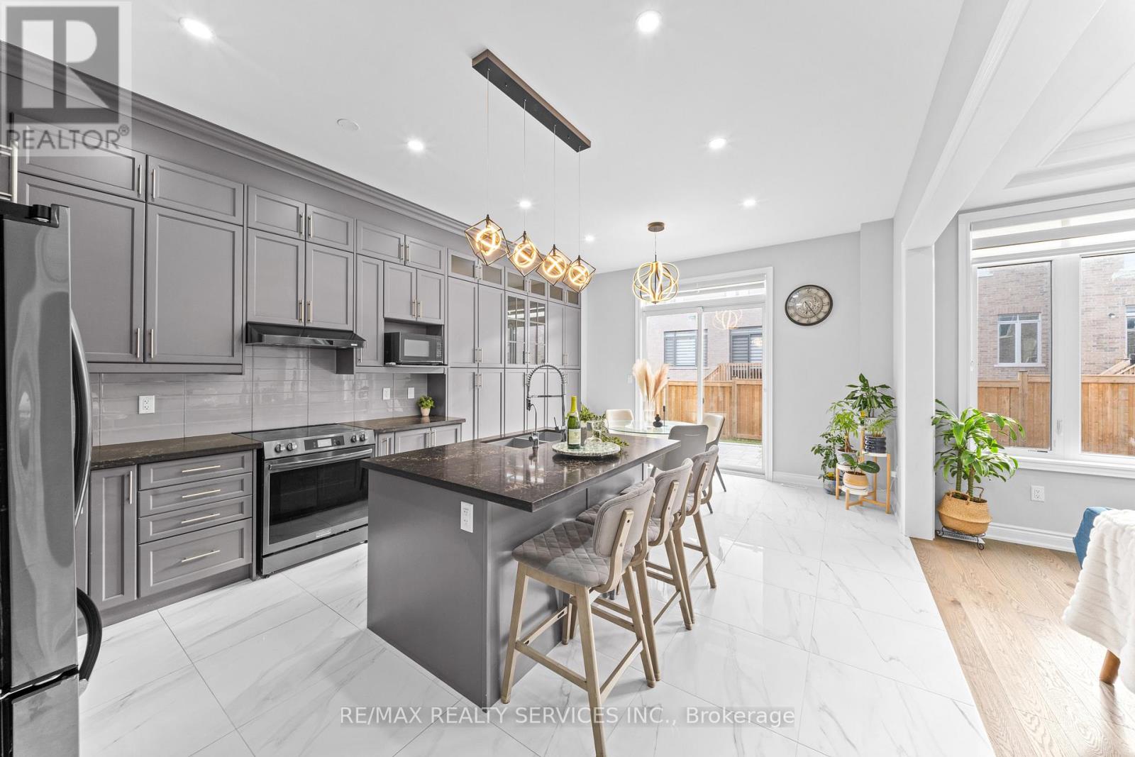 95 EASTMAN DRIVE - 15