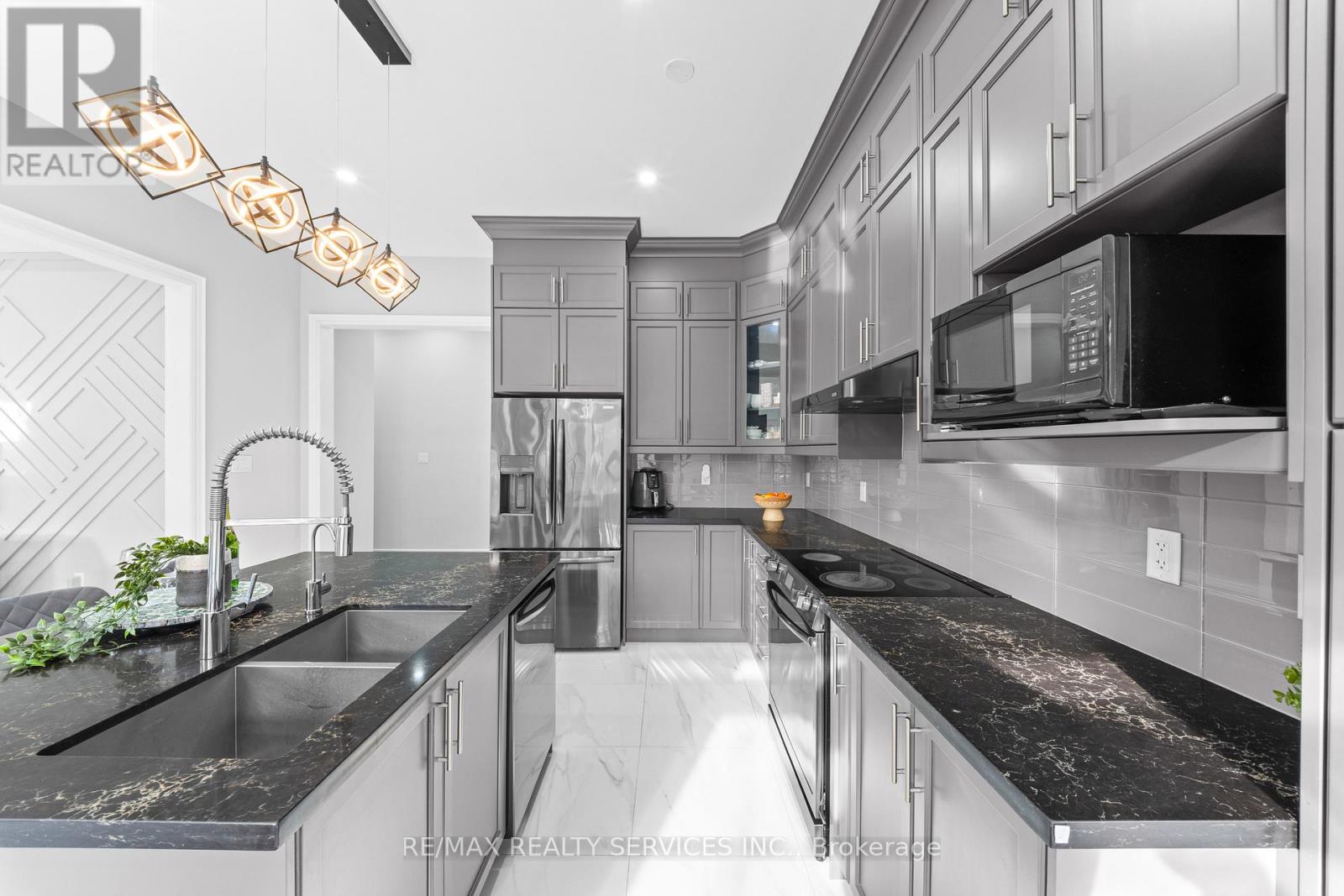 95 EASTMAN DRIVE - 18