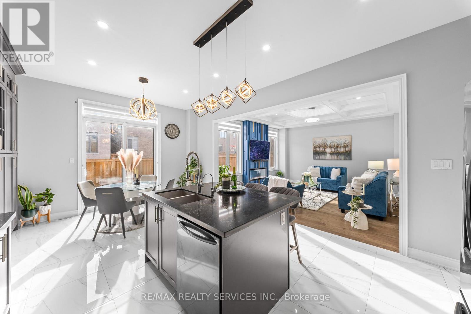 95 EASTMAN DRIVE - 19