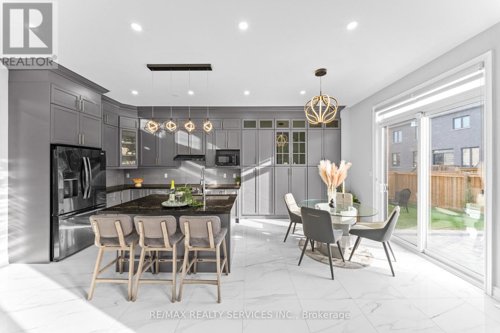 95 EASTMAN DRIVE - 20