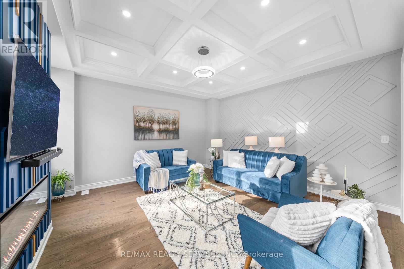 95 EASTMAN DRIVE - 25